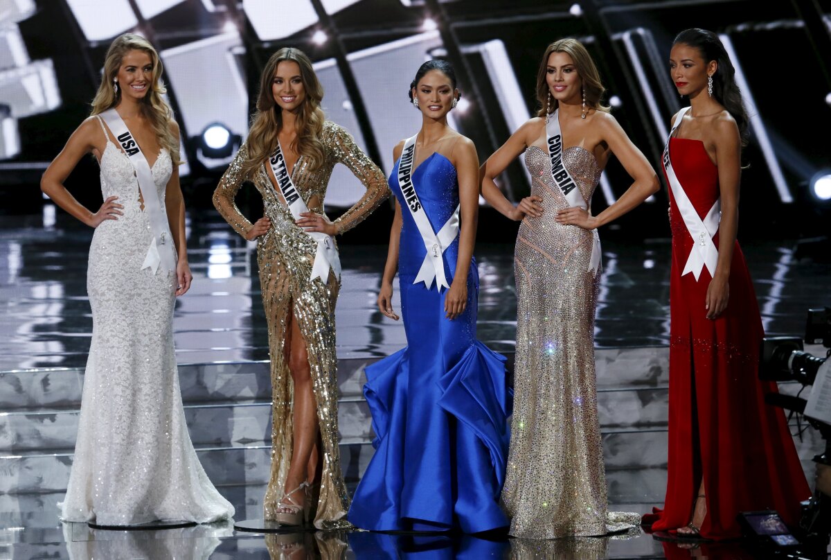 Zľava: Miss USA Olivia Jordan, Miss Australia Monika Radulovic, Miss Filipíny Pia Alonzo Wurtzbach, Miss Kolumbia Ariadna Gutierrez a Miss Francúzsko Flora Coquerel postúpili do TOP 5. 