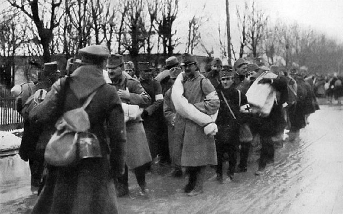 Rakúsko-uhorskí zajatci na ceste do neznáma, rok 1915.
