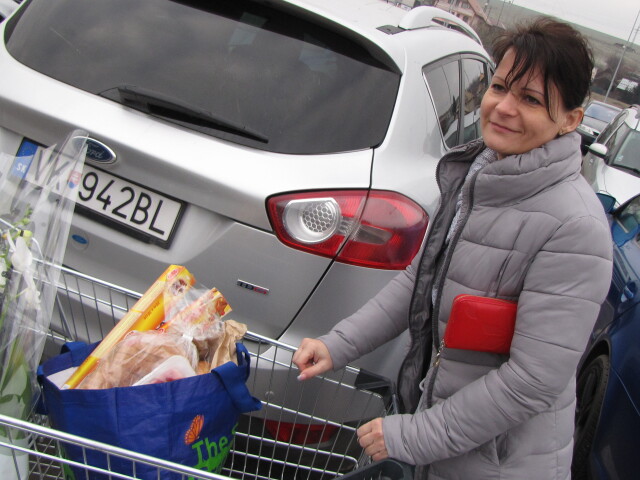 Žofia Püspökiová, nákup, auto
