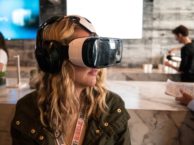 virtuálna realita, okuliare, žena 3D okuliare, Samsung