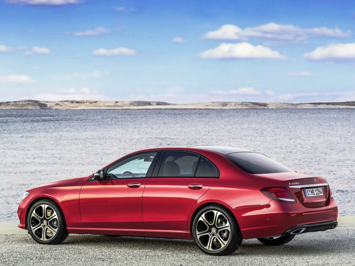 Mercedes-Benz E - 2016