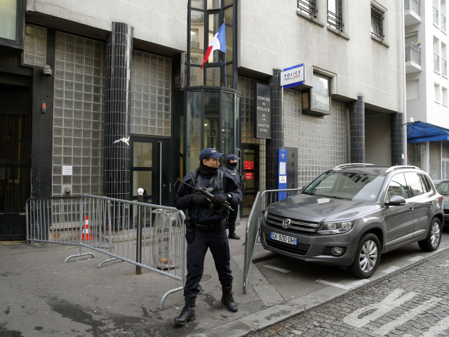 Paríž, policajná stanica