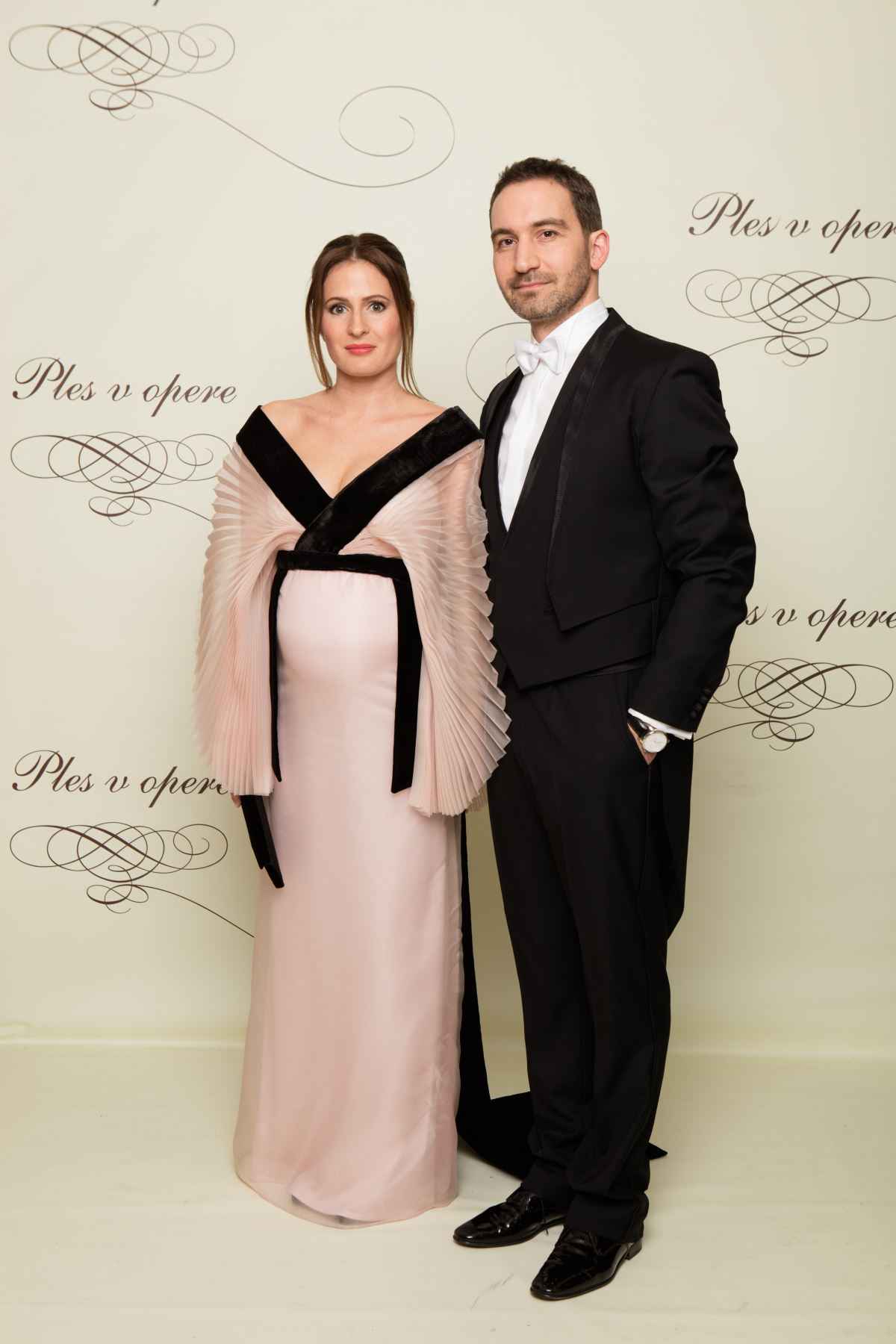 Podnikateľ Tomáš Stern a jeho manželka Diana Sternová (v šatách od Marcela Holubca). 
