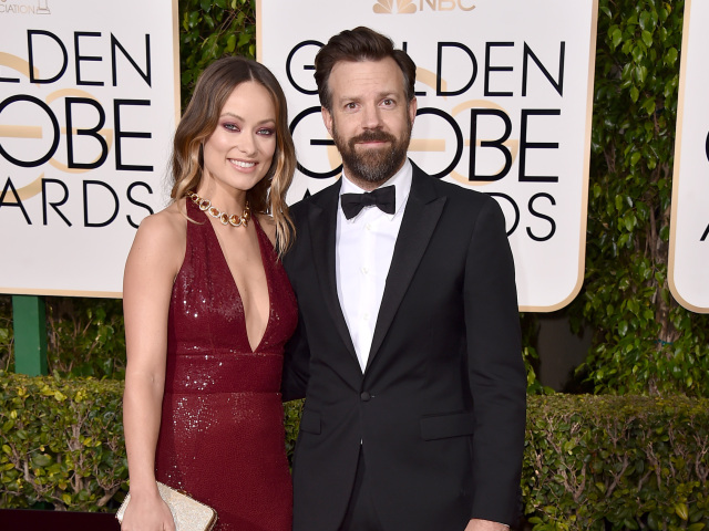 Herečka Olivia Wilde si obliekla šaty Michael Kors Collection.