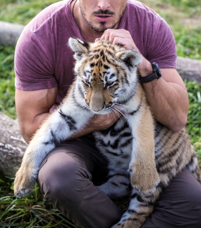 Herec Ján Koleník na zábere zo seriálu ZOO.