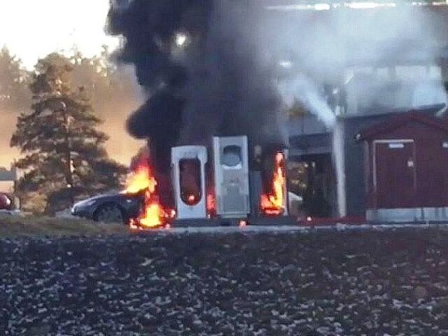 Tesla S - požiar