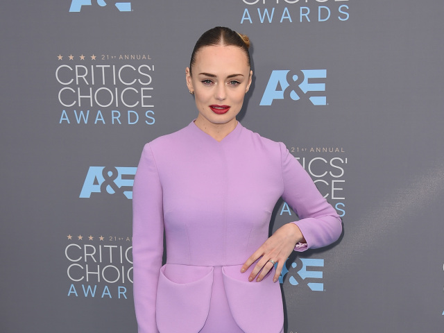 Herečka Laura Haddock.