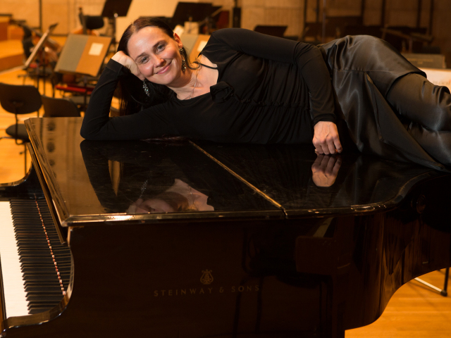 Klaviristka Veronika Lovranová