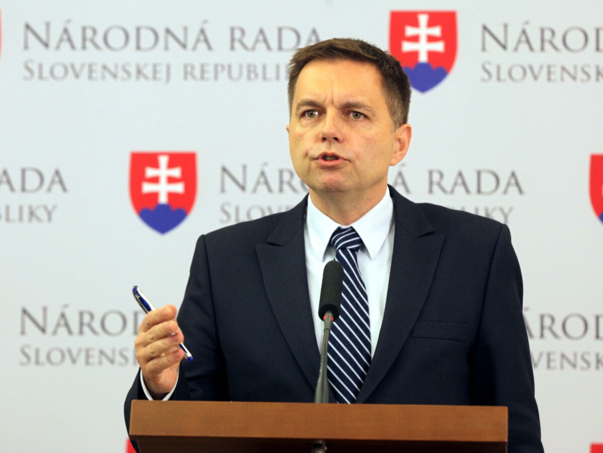 Peter Kažimír, minister financií, Irán