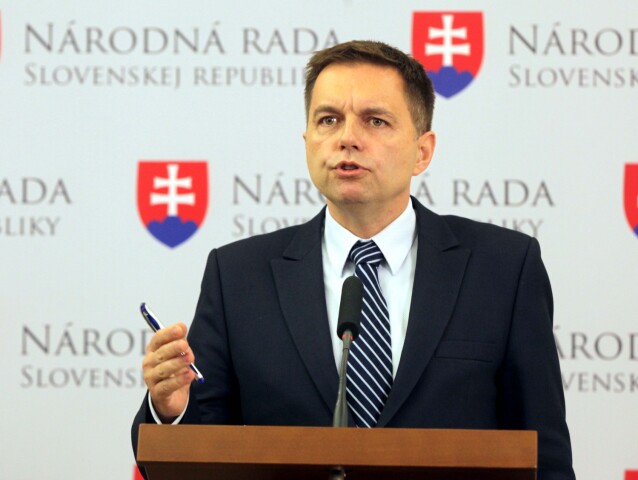 Peter Kažimír, minister financií, Irán
