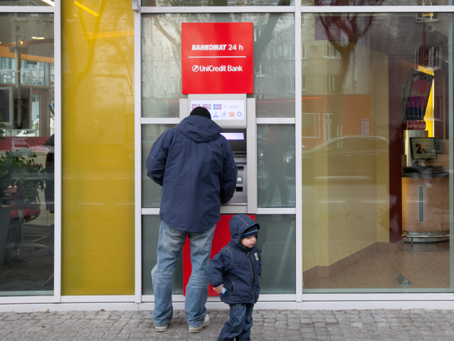 unicredit bank, banka, bankomat