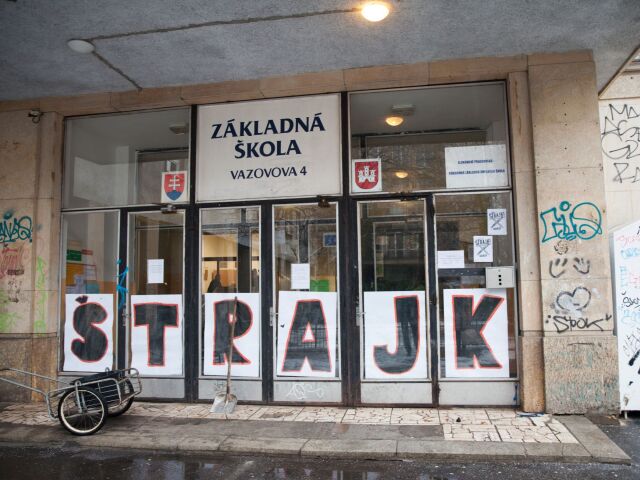 štrajk, štrajk učiteľov, škola, základná škola vazovova,