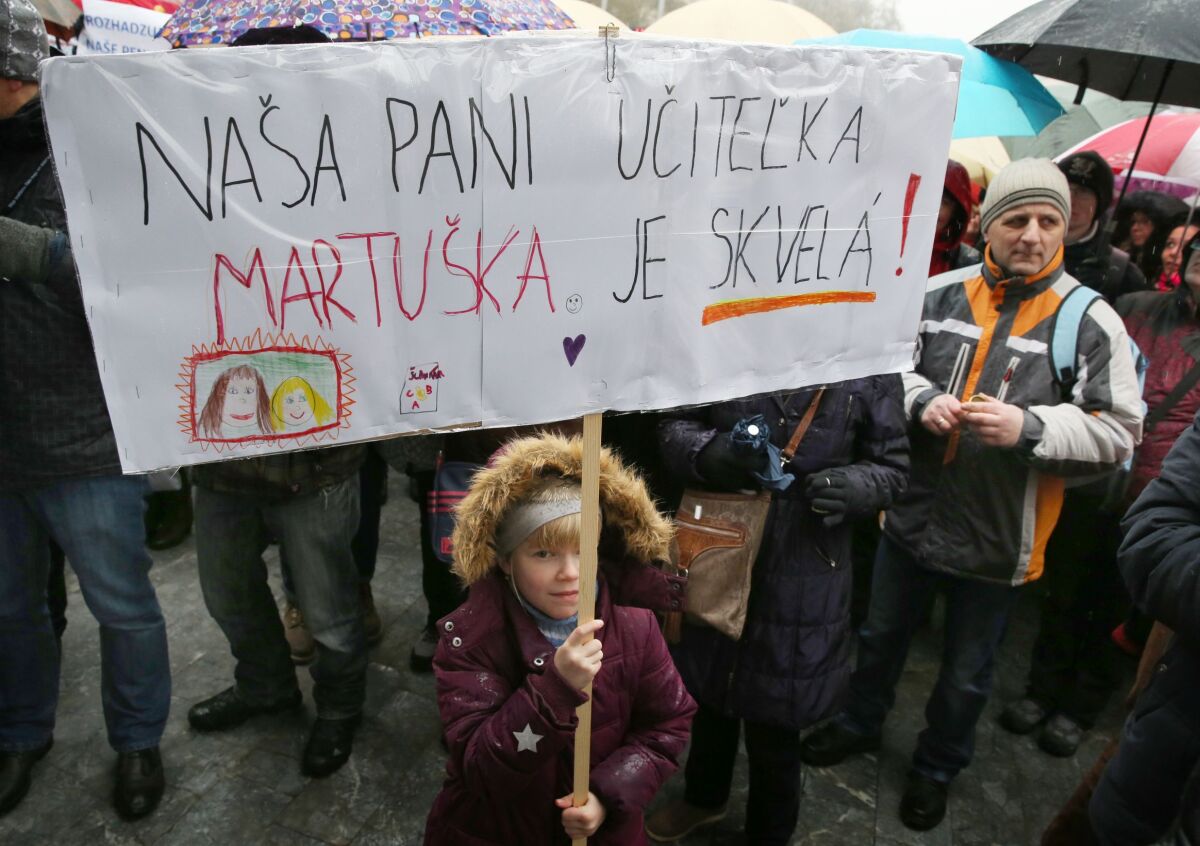 strajk ucitelov, protest ucitelov, demonstracia ucitelov