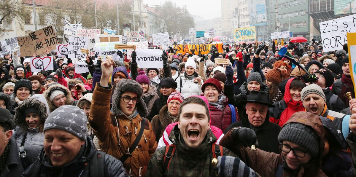 strajk ucitelov, protest ucitelov, demonstracia ucitelov