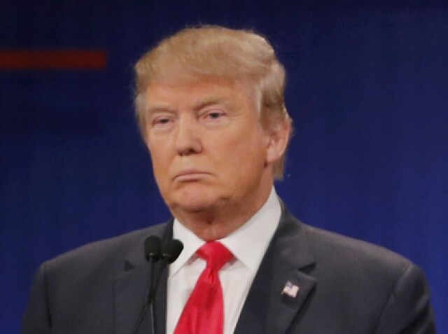 Ted Cruz (vpravo), Donald Trump (vľavo)