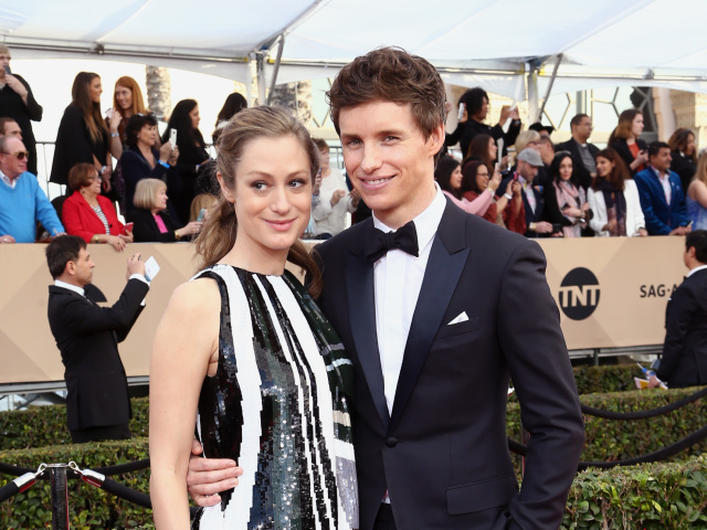 Manželia Hannah Bagshawe a Eddie Redmayne.