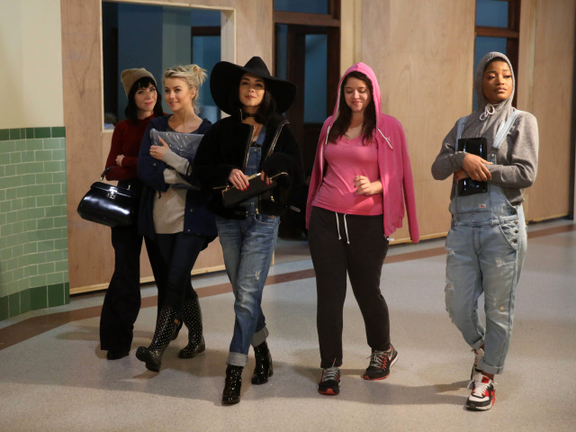 Carly Rae Jepsen, Julianne Hough, Vanessa Hudgens, Kether Donohue a Keke Palmer