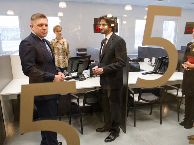 Rober Fico, Robert Kaliňák, Klientske centrum