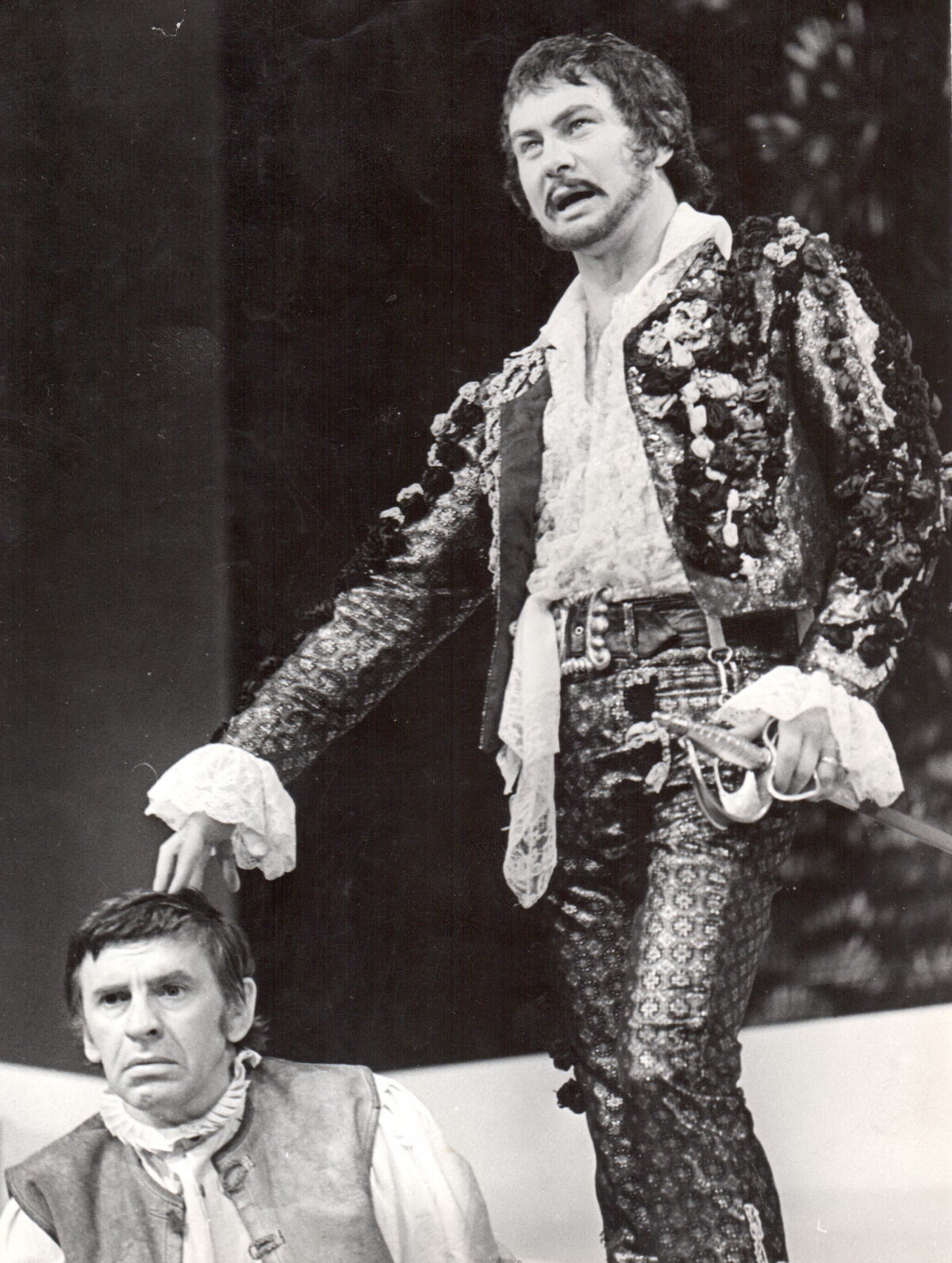 Jozef Kroner ako Sganarell a Leopold Haverl ako Don Juan v rovnomennej inscenácii z roku 1972.