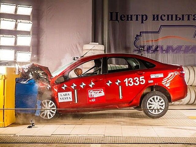 Lada Vesta - crash test 2016