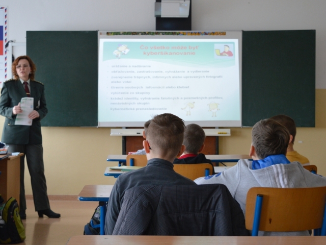 policajt, škola, deti, preventisti, internet,