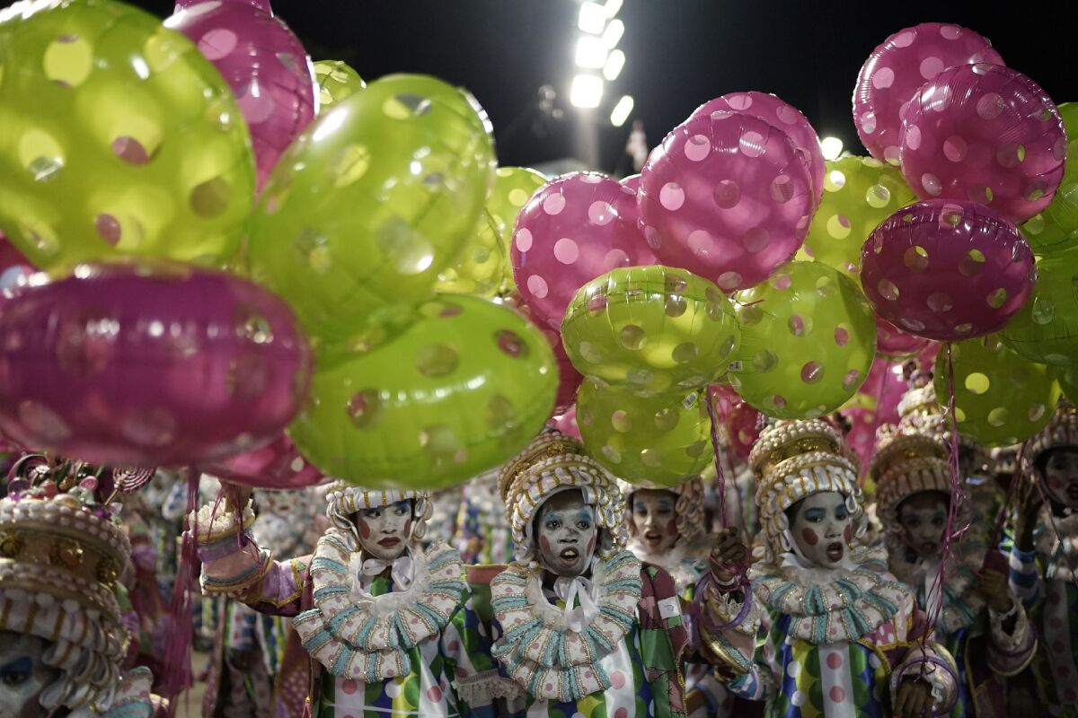 Rio de Janeiro, Brazília, karneval, tanec, samba, kostýmy