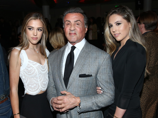 Zľava: Sistine Stallone, Sylvester Stallone a Sophia Stallone.
