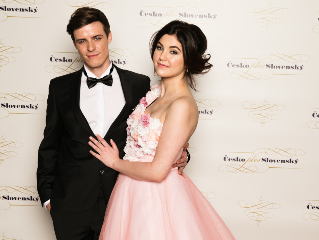 Celeste Buckingham (v strede) s priateľom Matejom Vávrom