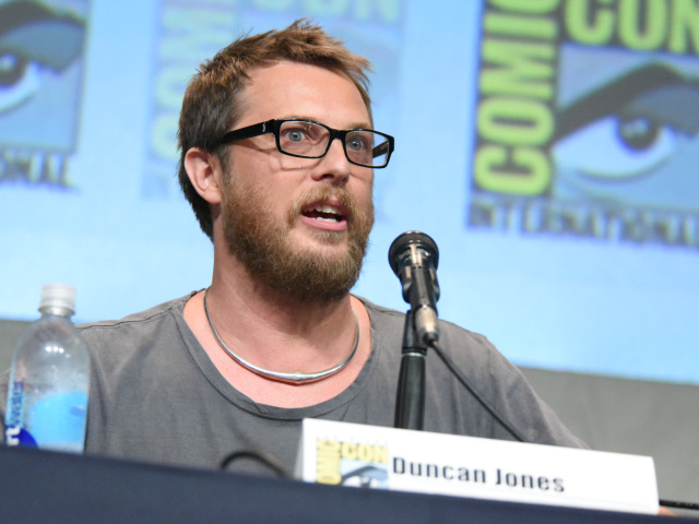 Režisér Duncan Jones.