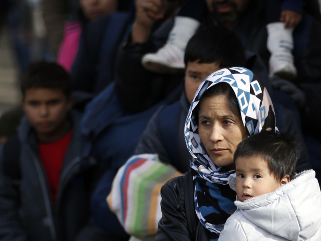 migranti, žena, utečenci,