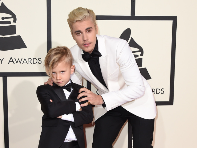 Spevák Justin Bieber prišiel oblečený do značky Saint Laurent. 