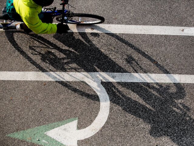 bicykel, cyklotrasa, cyklochodník, cyklo, cyklista, šípky, cestička, pocasie, jesen