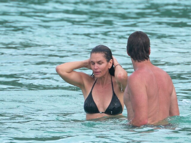 Modelka Cindy Crawford a jej manžel Rande Gerber na dovolenka na St. Barths. 