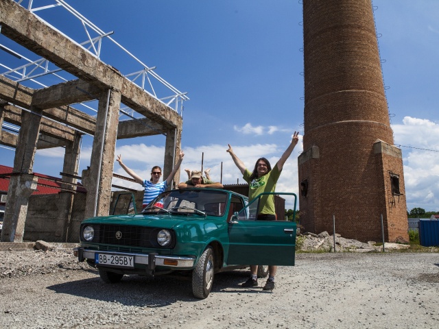 Authentic Slovakia, škoda 1203, turisti, turizmus