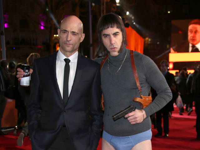 Mark Strong (vľavo) a Sacha Baron Cohen