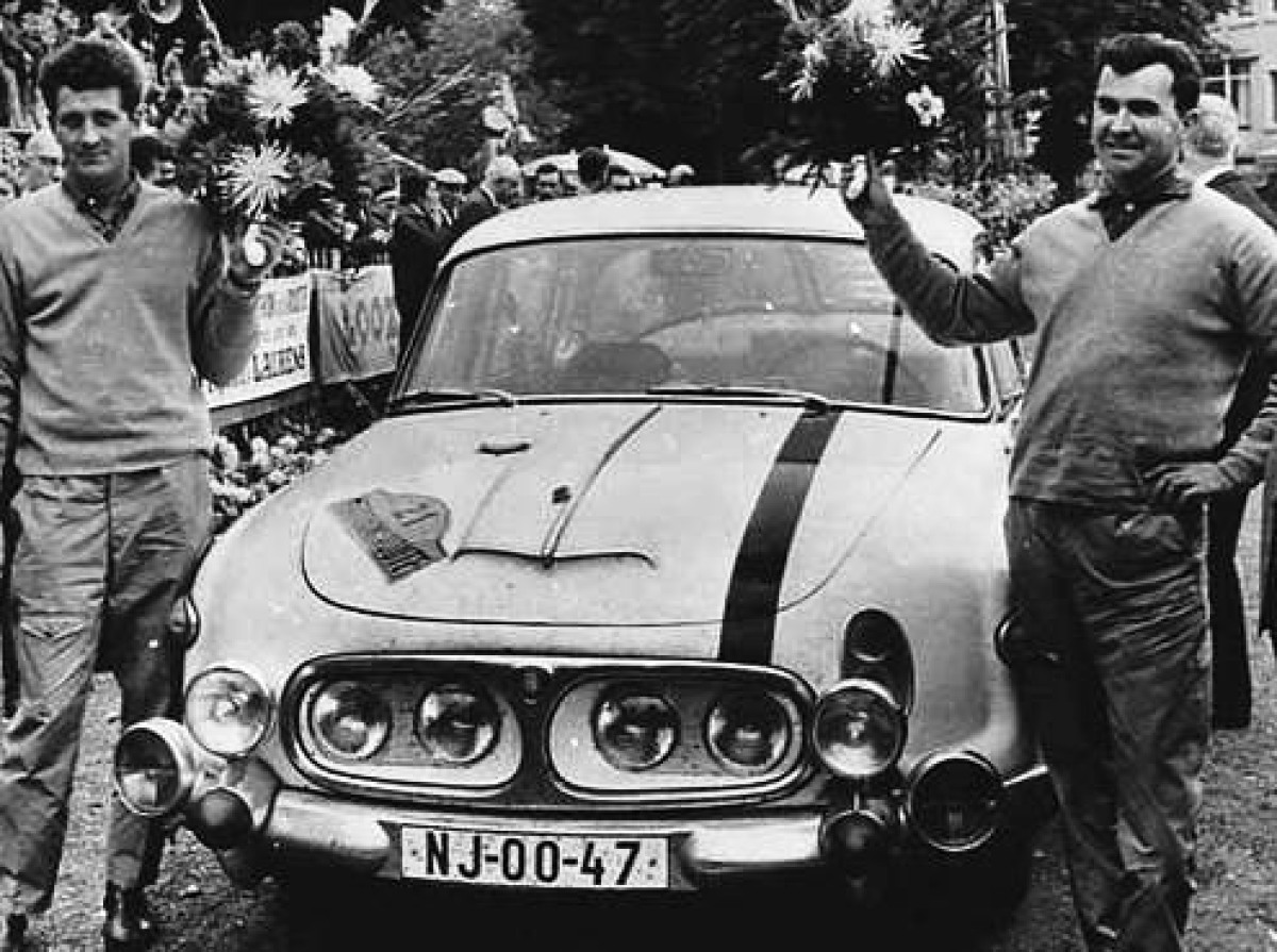 Zdenek Cechmanek - Alois Mark a Tatra 2-603 GT  Gran turismo  po uspesnem zavodu Marathon de la Route  1965 kde dojeli na 4. miste v kategorii GT