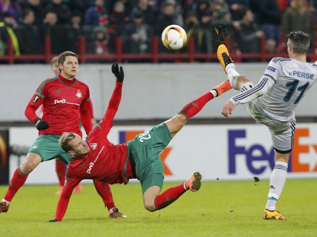 Ján Ďurica, Robin van Persie,
