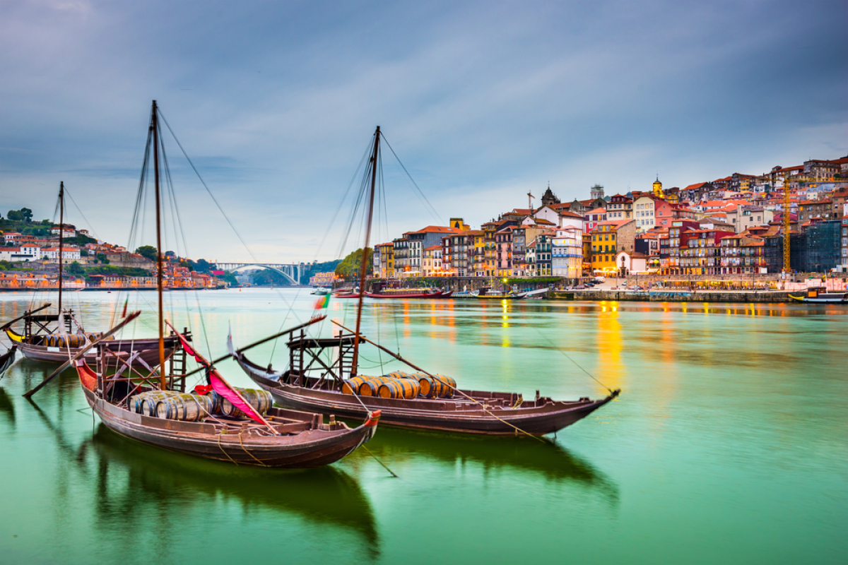 Porto, Portugalsko, loďky, lode, člny, more, dedina, domy, dovolenka, leto, cestovanie, gongoly