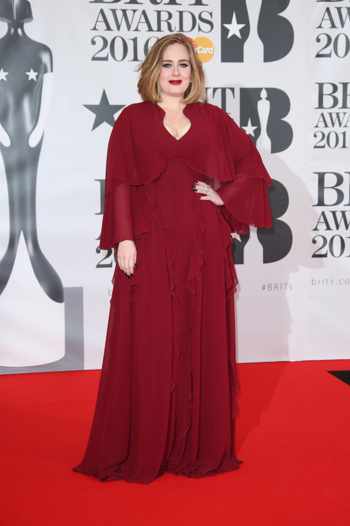 Speváčka Adele sa predviedla v kreácii Giambattista Valli. 
