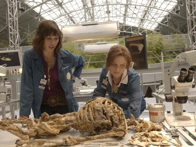 kosti, Michaela Conlin, Emily Deschanel
