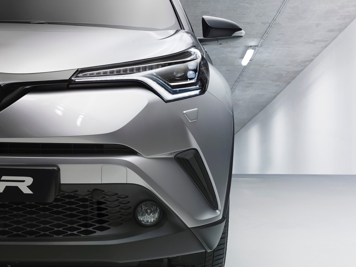 2017-Toyota-C-HR-02