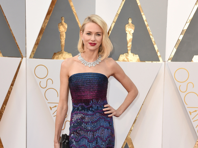 Herečka Naomi Watts v kreácii Armani Privé. 