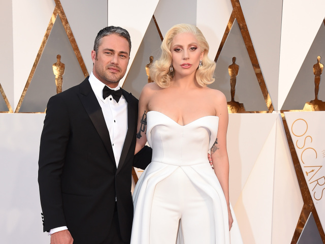 Speváčka Lady Gaga a jej snúbenec Taylor Kinney.
