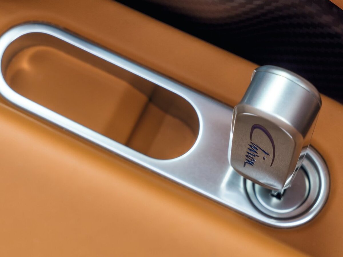 Bugatti Chiron - 2016