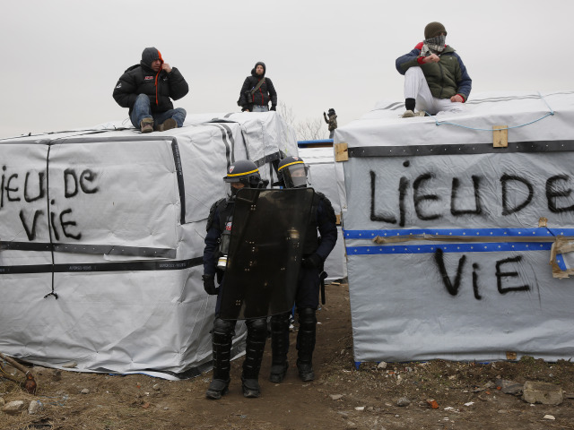 utečenci, migranti, calais