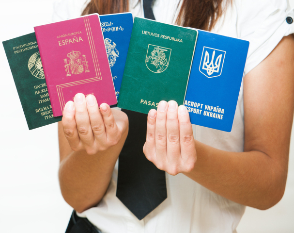 pasy, cestovné pasy, doklady, cestovanie, dovolenka, turisti, zahraničie