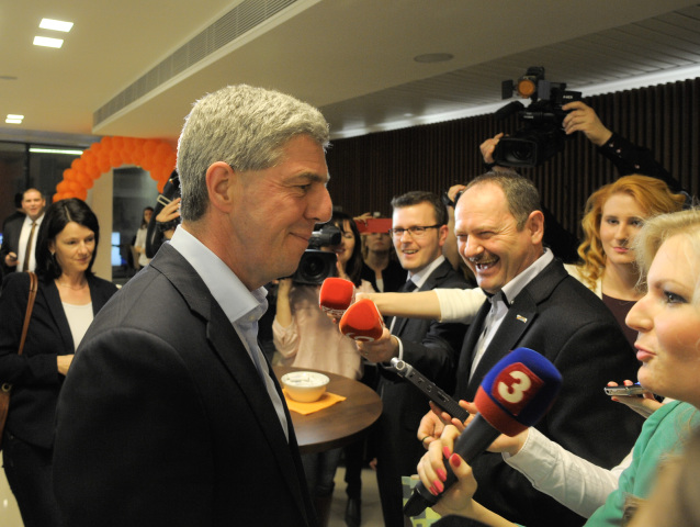 Volebná noc v centrále strany Most-Híd, voľby, Béla Bugár