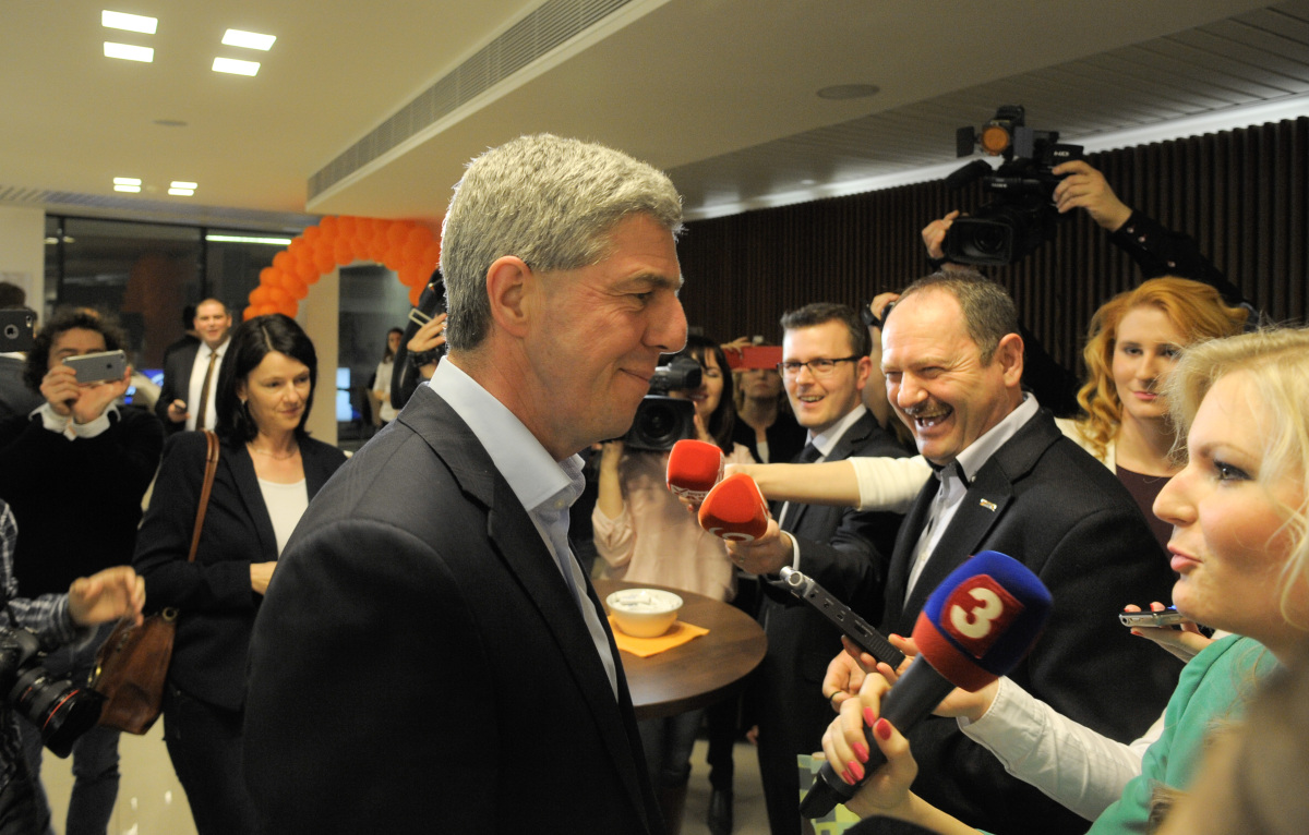 Volebná noc v centrále strany Most-Híd, voľby, Béla Bugár