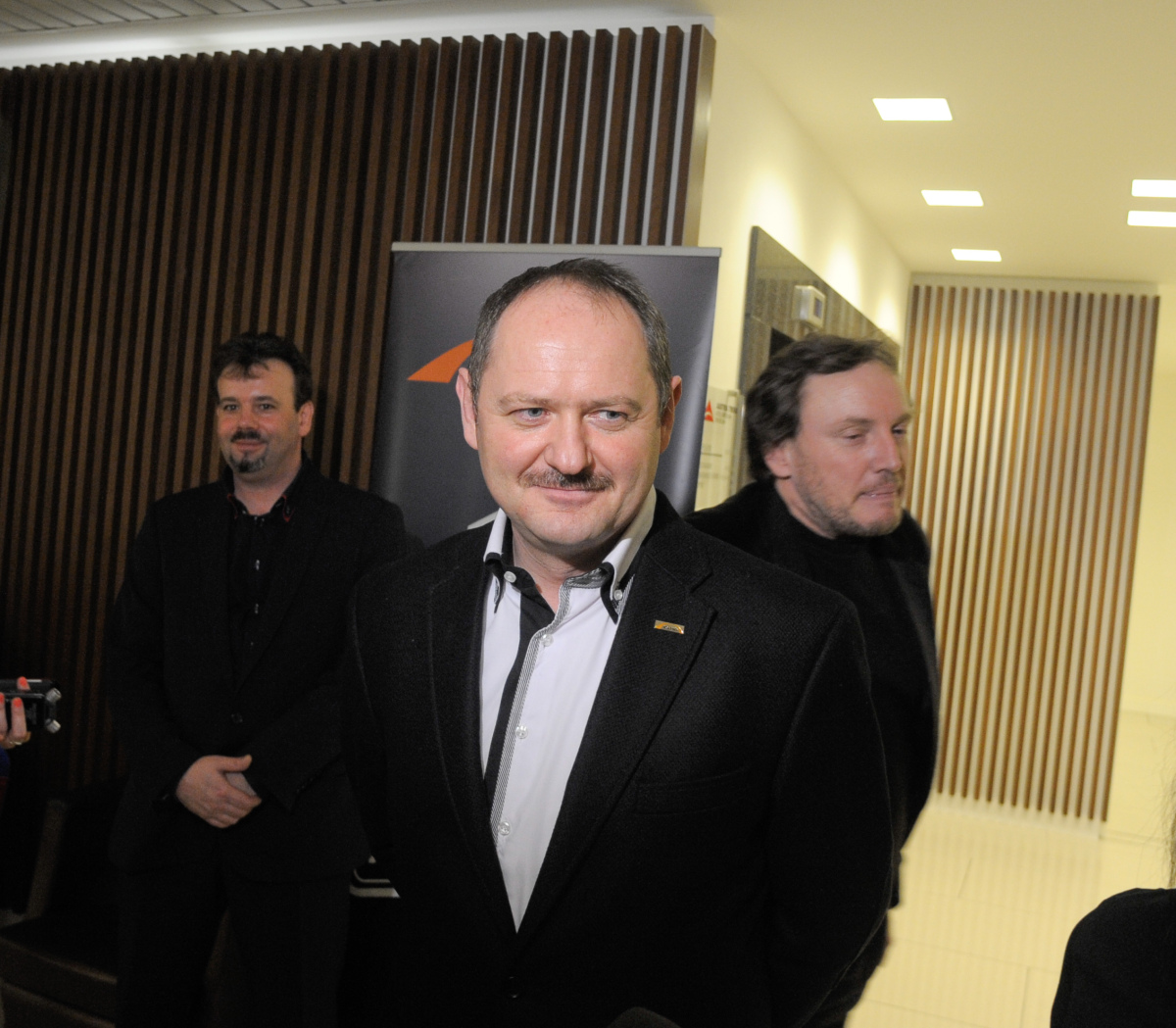 Volebná noc v centrále strany Most-Híd, voľby, Zsolt Simon