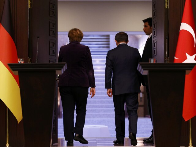 Ahmet Davutoglu, Angea Merkelová